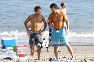 Co-stars Mark-Paul Gosselaar and Breckin Meyer filmed a scene from their hit show "Franklin & Bash", a drama-comedy about two unconventional lawyers and long-time friends