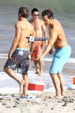 Co-stars Mark-Paul Gosselaar and Breckin Meyer filmed a scene from their hit show "Franklin & Bash", a drama-comedy about two unconventional lawyers and long-time friends