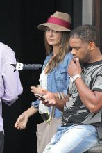 "Pain & Gain" star Anthony Mackie steps out in Venice with a mystery woman, where they went shopping together. The pair hung out outside for a moment where they chatted with a man and then made their way in the store.