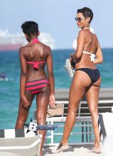 Nicole Murphy Looking Hot On The Beach With Her Daughter Zola