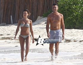 Jessica Alba shows off her bikini body in Mexico on July 11, 2014. Jessica and her husband Cash Warren showed off their love for each other along with their fit physiques while enjoying their Mexican vacation!