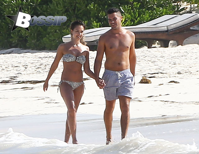 Jessica Alba shows off her bikini body in Mexico on July 11, 2014. Jessica and her husband Cash Warren showed off their love for each other along with their fit physiques while enjoying their Mexican vacation!