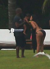 21 Jul 2014, Mexico ---Kim Kardashian takes a walk on the beach in Mexico with Kanye West and baby North Pictured: Kim Kardashian takes a walk on the beach in Mexico with Kanye West and baby North --- Image by © Splash News/Splash News/Corbis