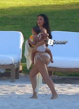 21 Jul 2014, Mexico ---Kim Kardashian takes a walk on the beach in Mexico with Kanye West and baby North Pictured: Kim Kardashian takes a walk on the beach in Mexico with Kanye West and baby North --- Image by © Splash News/Splash News/Corbis