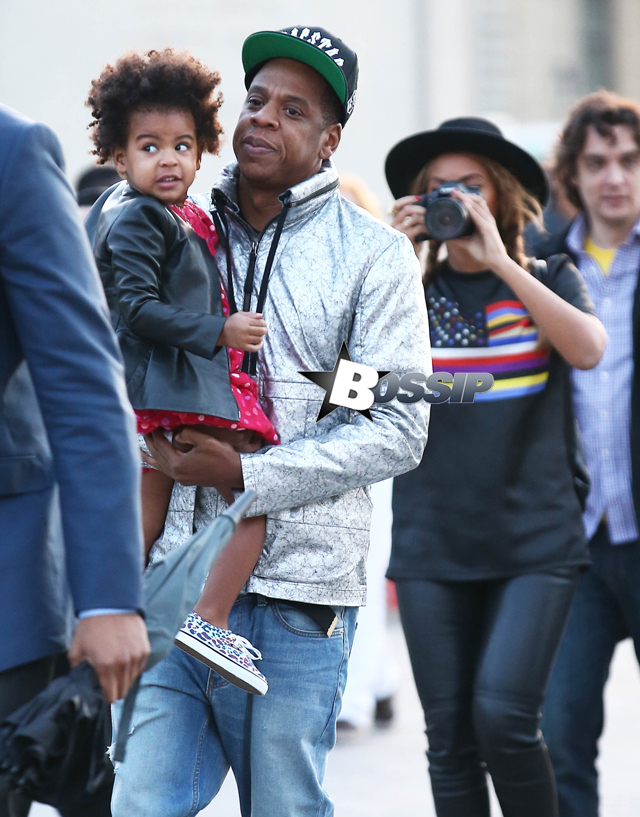 Jay-Z & Beyonce Visit The Louvre With Blue Ivy