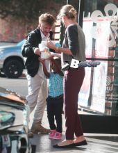Couple Charlize Theron & Sean Penn stop to get some frozen yogurt with Charlize's son Jackson on November 19, 2014 in Hollywood, California. Charlize and Sean are enjoying some time off after working hard together filming their new project 'The Last Face' in South Africa. FameFlynet