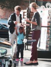Couple Charlize Theron & Sean Penn stop to get some frozen yogurt with Charlize's son Jackson on November 19, 2014 in Hollywood, California. Charlize and Sean are enjoying some time off after working hard together filming their new project 'The Last Face' in South Africa. FameFlynet