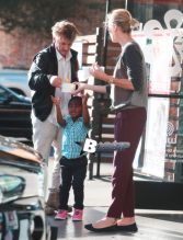 Couple Charlize Theron & Sean Penn stop to get some frozen yogurt with Charlize's son Jackson on November 19, 2014 in Hollywood, California. Charlize and Sean are enjoying some time off after working hard together filming their new project 'The Last Face' in South Africa. FameFlynet