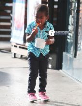 Couple Charlize Theron & Sean Penn stop to get some frozen yogurt with Charlize's son Jackson on November 19, 2014 in Hollywood, California. Charlize and Sean are enjoying some time off after working hard together filming their new project 'The Last Face' in South Africa. FameFlynet