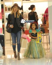 Jennifer Freeman and daughter Isabella go shopping on Christmas eve