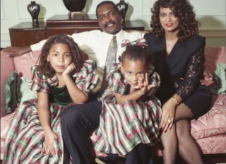 Solange posts old Knowles family christmas pics with Beyonce, Mathew, Tina Knowles