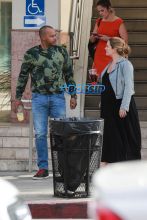 Donald Faison and pregnant CaCee Cobb enjoy a lunch date at Tender Greens in Studio City.