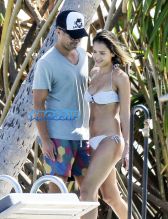 Actress Jessica Alba shows off her bikini body while enjoying a Caribbean vacation with her husband Cash Warren and their children on March 26, 2015.