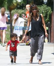 Halle Berry Son Maceo Wedding Band Olivier Martinez Westfield Mall