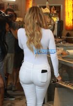 Khloe Kardashian crystal shop los angeles malika haqq filming Keeping Up With The Kardashians big butt WENN