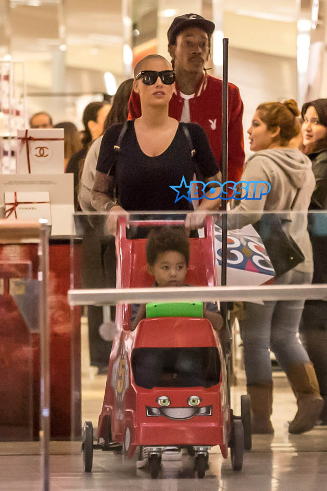 AKM-GSI Amber Rose Wiz Khalifa son Sebastian Topanga Mall 12/23 Cameron Thomaz