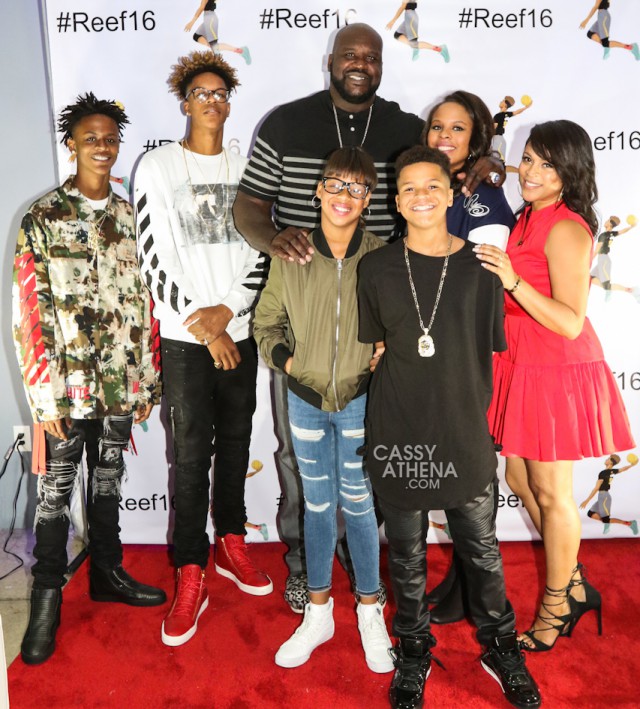 Shaquille O'Neal surprises Nashville, Tennessee, elementary school