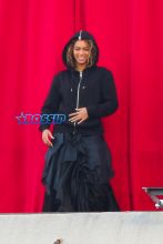 AKM-GSI Beyonce pregnant jumping off building for new video