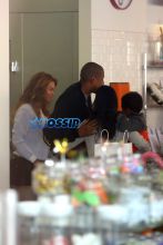 AKM-GSI Beyonce and Jay Z celebrate their daughter Blue Ivy Carter's birthday at Cake Mix in Weho on Sunday. Blue Ivy turned 4 year old on January 7th. There were many guests in attendance and the family shared hugs with each other. Blue Ivy wore a cute pink tulle dress to the party.