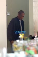 AKM-GSI Beyonce and Jay Z celebrate their daughter Blue Ivy Carter's birthday at Cake Mix in Weho on Sunday. Blue Ivy turned 4 year old on January 7th. There were many guests in attendance and the family shared hugs with each other. Blue Ivy wore a cute pink tulle dress to the party.