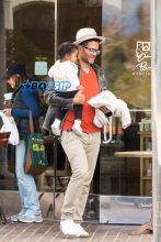 AKM-GSI Eric Benet daughter Amoura Luna Le Pain Calabasas Commons