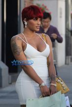 AKM-GSI Joseline Hernandez filmed shopping in Beverly Hills