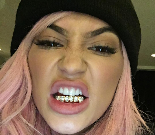 Kylie Jenner gold grill