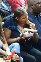 AKM-GSI Queen Latifah friends Los Angeles Clippers eating fries and chicken nuggets