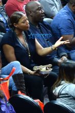 AKM-GSI Queen Latifah friends Los Angeles Clippers eating fries and chicken nuggets