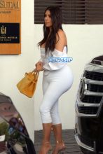 akm gsi Kim Kardashian Kourtney kardashian kanye west penelope disick north west lunch in miami private jet home