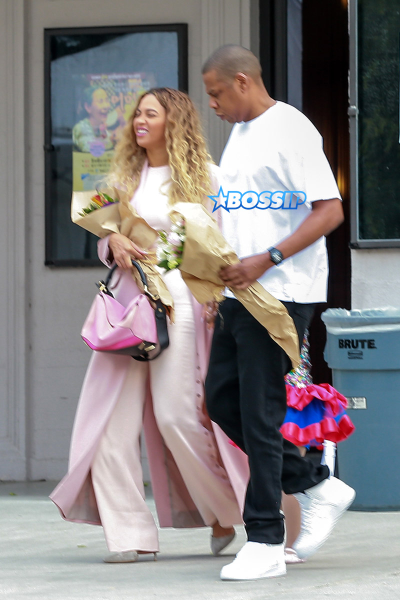 AKM-GSI Beyonce Jay Z Tina and Richard Lawson family and friends photographed leaving Blue Ivy's dance recital 5/22 in Los Angeles