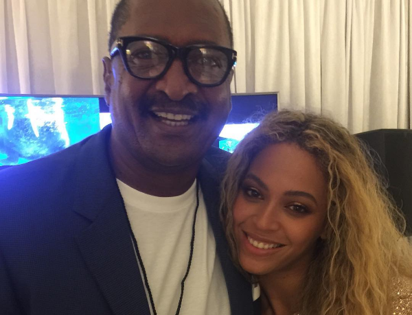 Tina Lawson shared a photo of Beyonce and Mathew Knowles at her Houston tour stop