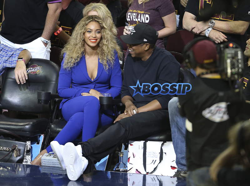 Beyonce & Jay Z Are Cute Courtside Couple at NBA Finals!: Photo