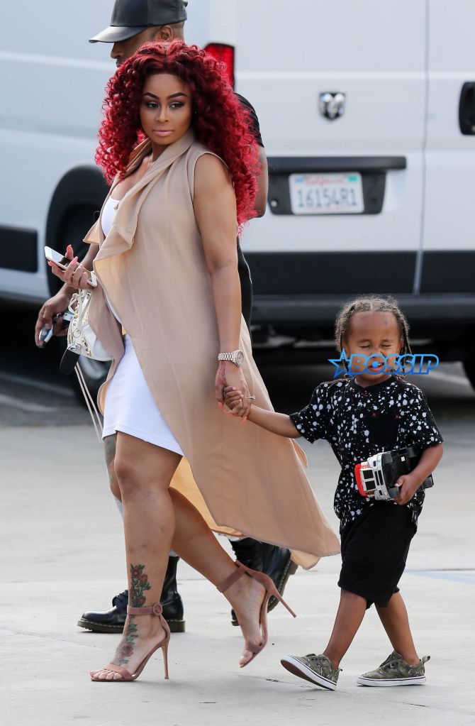 Pregnant Blac Chyna leaving Sky High trampoline after filming her new tv show Pictured: Blac Chyna Rob Kardashian Ref: SPL1303074 150616 Picture by: Clint Brewer / Splash News Splash News and Pictures Los Angeles:310-821-2666 New York:212-619-2666 London:870-934-2666 photodesk@splashnews.com 