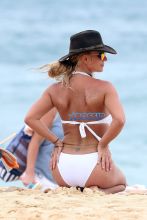 Kauai, HI Britney Spears vacation Hawaii scrappy white bikini, hot pink shorts cowboy hat toned body beach kids played sand FameFlynet/AKM-GSI