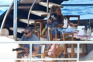 Nerano, Italy - Jay-Z Beyonce dinner Italian coast vacation. The married couple playing on their yacht with daughter Blue Ivy SHOT ON August 13, 2016**