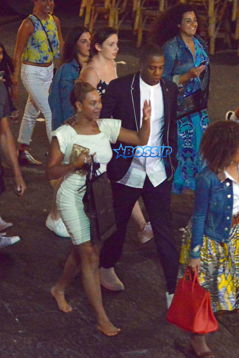 AKM-GSI Beyonce Jay Z Date night Capri Italy white dress cover stomach bag navy blazer