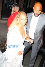 Beyonce and Jay Z along with Swizz Beatz, and Alicia Keys dinner at Pasquale Jones after the VMA's. AKM-GSI