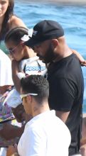 AKM-GSI Beyonce Jay-Z Blue Ivy Carter Julius De Boer Capri Italy Boat Sunglasses black and white cut out swimsuit cleavage sunhat