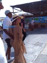 AKM-GSI Beyonce Jay-Z Blue Ivy Carter Julius De Boer Capri Italy Boat Sunglasses black and white cut out swimsuit cleavage sunhat