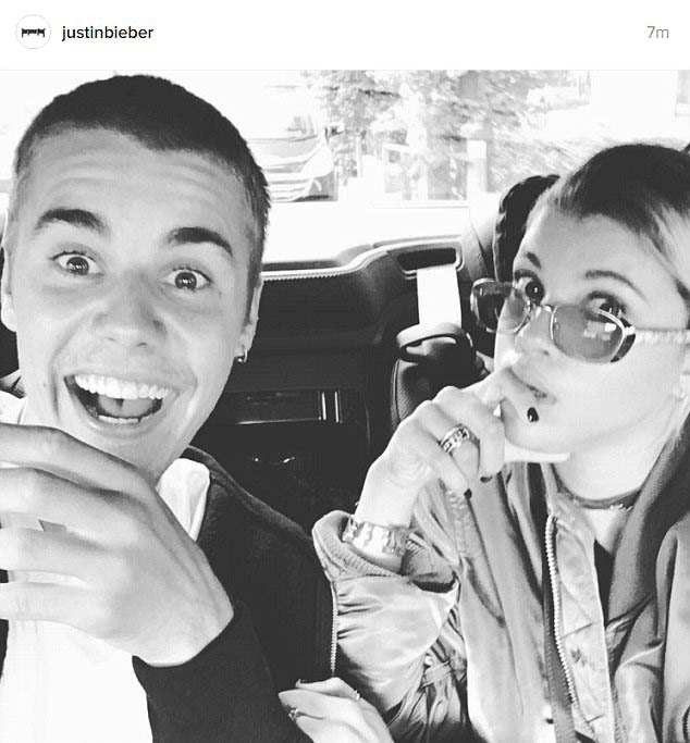 justin posted pic with sofia