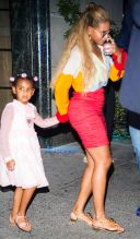 Beyoncé Knowles Blue Ivy Carter shopping Bergdorf Goodman SplashNews