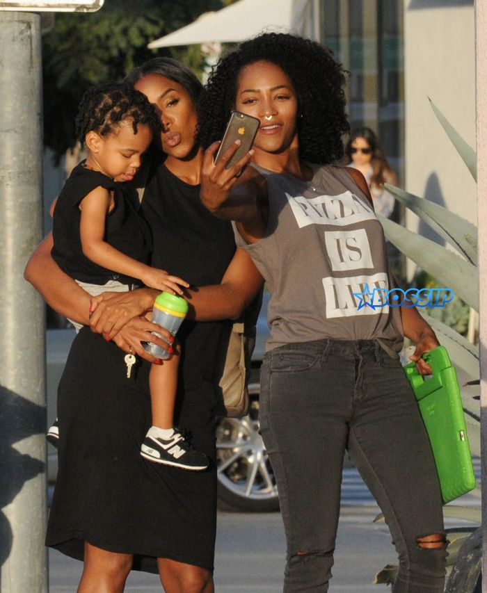 52187617 Singer Kelly Rowland and her son Titan spotted out with a friend in West Hollywood, California on September 27, 2016. The trio stopped to take numerous selfies before heading on their way. FameFlynet, Inc - Beverly Hills, CA, USA - +1 (310) 505-9876