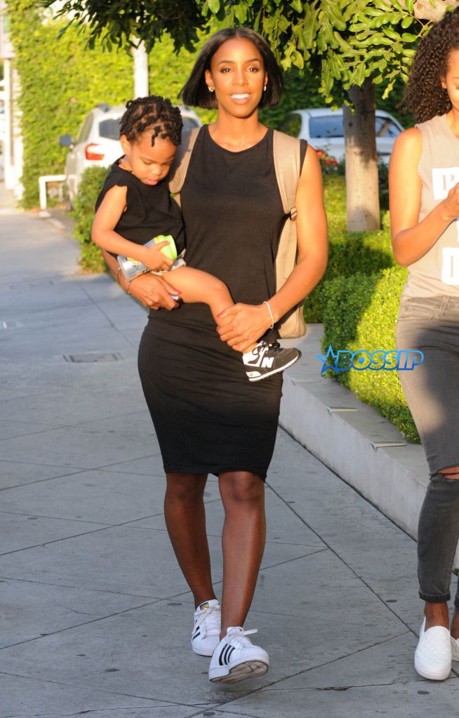 52187629 Singer Kelly Rowland and her son Titan spotted out with a friend in West Hollywood, California on September 27, 2016. The trio stopped to take numerous selfies before heading on their way. FameFlynet, Inc - Beverly Hills, CA, USA - +1 (310) 505-9876