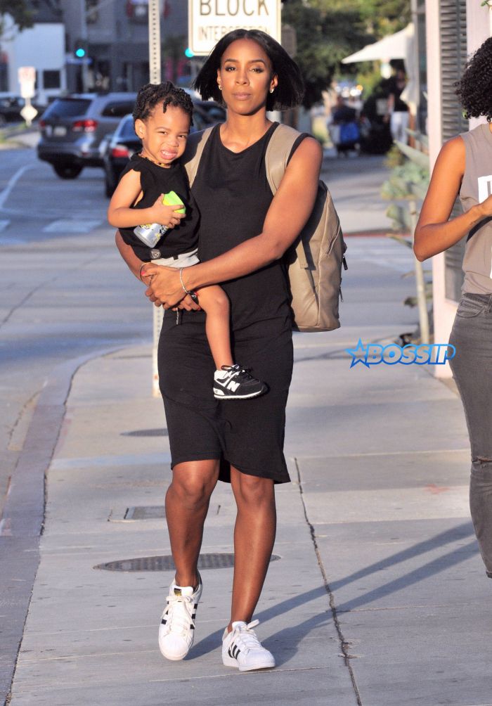 52187630 Singer Kelly Rowland and her son Titan spotted out with a friend in West Hollywood, California on September 27, 2016. The trio stopped to take numerous selfies before heading on their way. FameFlynet, Inc - Beverly Hills, CA, USA - +1 (310) 505-9876