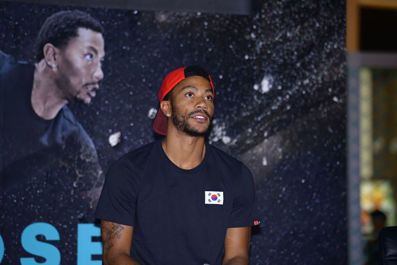 NBA star Derrick Rose and HaHa Epik High attend 2016 Basketball contest for the promotion of a sports brand in Seoul, Korea on 16th August, 2016.(China and Korea Rights Out) Pictured: Derrick Rose Ref: SPL1336314 160816 Picture by: ?TPG / Splash News Splash News and Pictures Los Angeles:310-821-2666 New York: 212-619-2666 London: 870-934-2666 photodesk@splashnews.com 