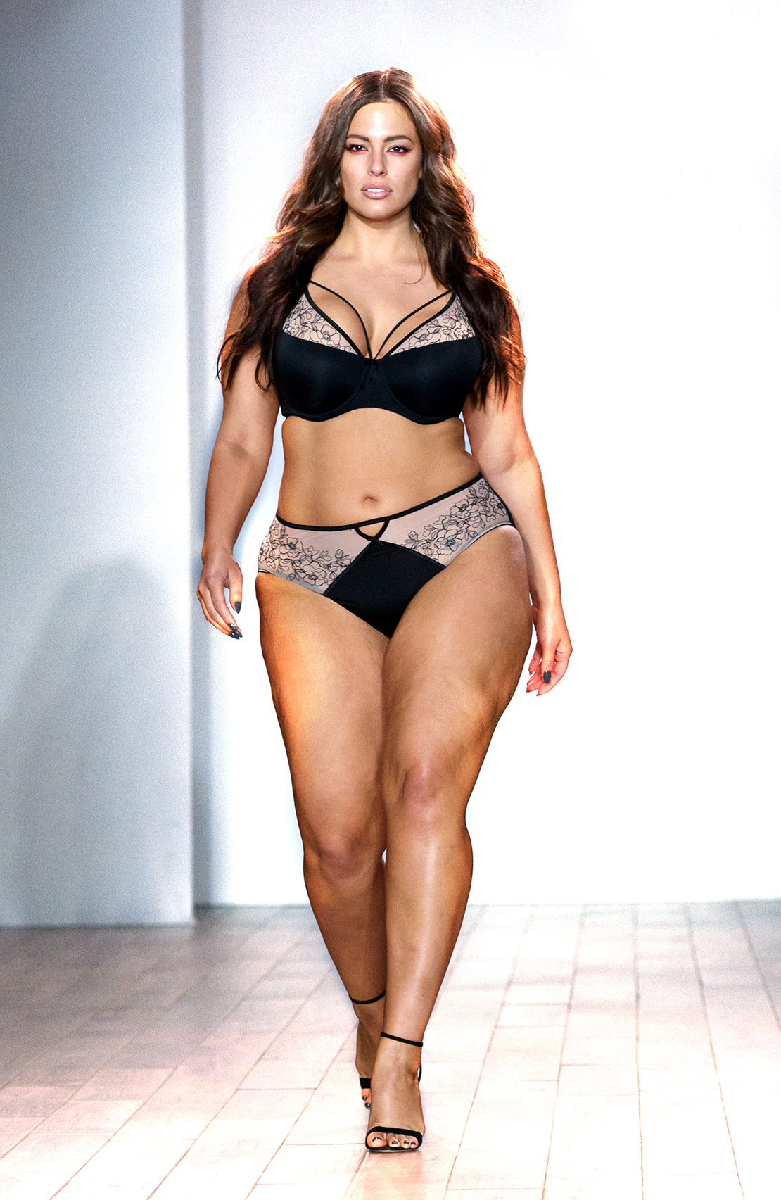 IAmSizeSexy: Ashley Graham Champions Models Of All Shapes With Debut  Lingerie Line At NYFW