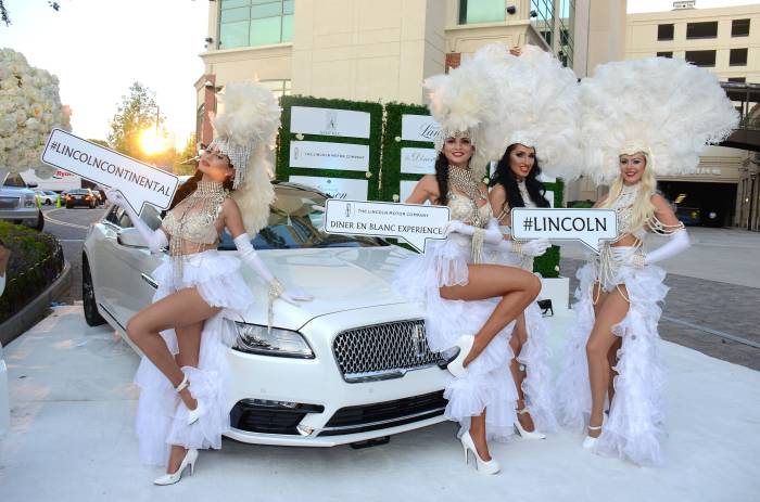 ATLANTA, GA - SEPTEMBER 10: Guests at Le Diner en Blanc sponsored by The Lincoln Motor Company on September 10, 2016 in Atlanta, Georgia. (Photo by Tonya Wise/FX/PictureGroup)
