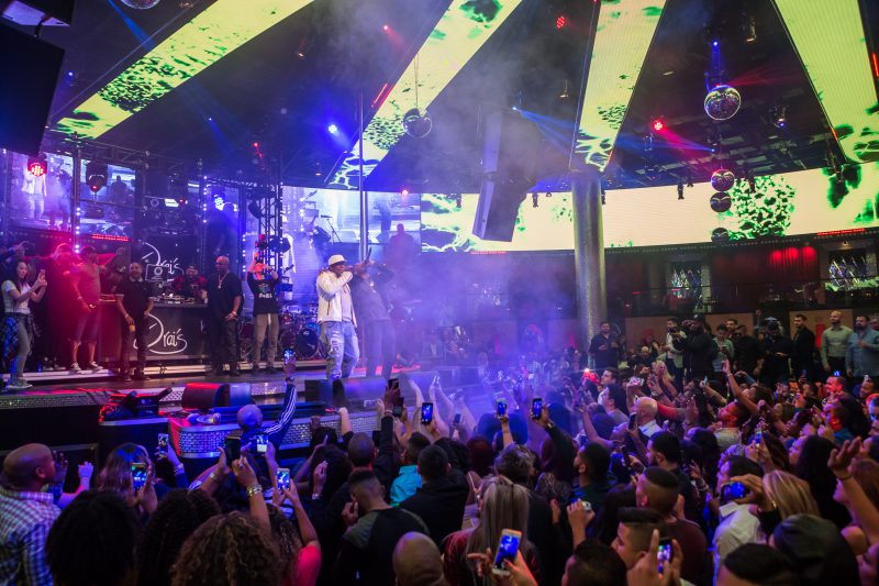 bobby-brown-surprises-nelly-onstage-at-drais-nightclub-las-vegas-11-4-16_2_credit-andrew-dangtony-tran-photography