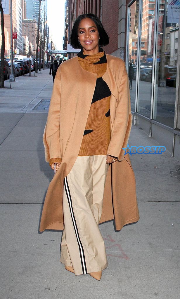Singer Kelly Rowland spotted arriving at the 'Harry' talk show in NYC. Rowland is promoting the Lifetime movie 'Love by the 10th Date' Pictured: Kelly Rowland Ref: SPL1429058 250117 Picture by: Fortunata/Splash News Splash News and Pictures Los Angeles:310-821-2666 New York:212-619-2666 London:870-934-2666 photodesk@splashnews.com 